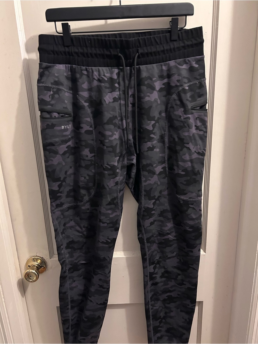 BYLT Basics‎ Men's Black & Gray Camo Joggers Large